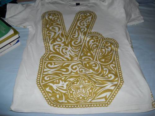 Shepard Fairey - Peace Fingers - T-Shirt Edition