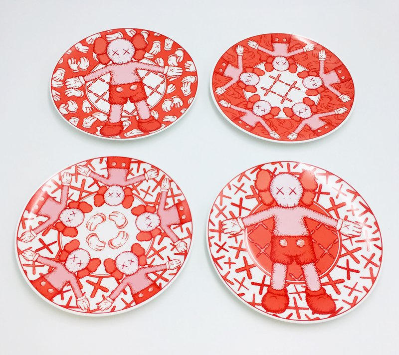 Kaws - Holiday: Ceramic Plate Set - Qatar Edition (Red)