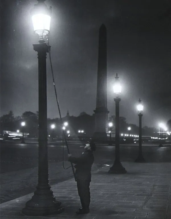 Lighting the Lamps, Place de la Concorde