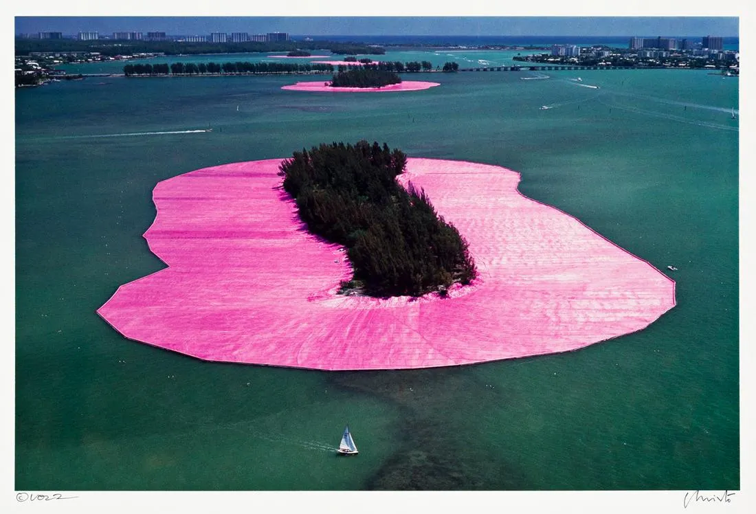 Surrounded Islands, Biscayne Bay, Greater Miami, Florida (Close View).